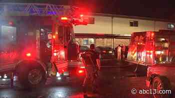Woman rescued from burning Pinemont Drive apartment in north Houston - KTRK-TV