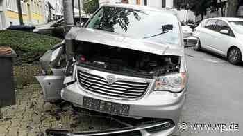 Unfall in Siegen: Plötzlich mit Ampelmast kollidiert - Westfalenpost