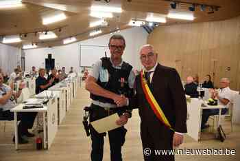 Agent Nils krijgt medaille voor moed, zelfopoffering en menslievendheid - Het Nieuwsblad