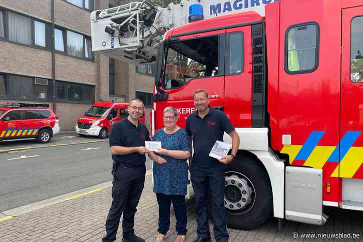 Verjaardagskalenders leveren 3.500 euro op voor brandweer