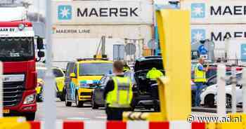 Drugscriminelen halen krankzinnige capriolen uit in de haven: 'Ze sluiten zich op en poepen in een emmer' - AD.nl