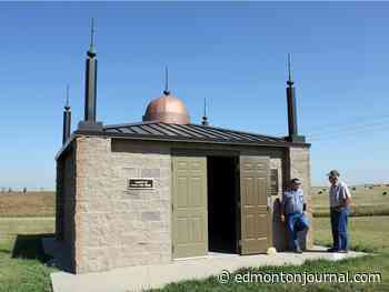 Praying to the West illuminates Islam in the Americas with glorious care