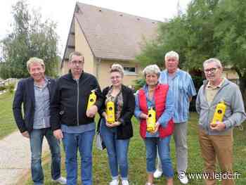 Le Lions club Decize a doté la commune de cendriers muraux - Le Journal du Centre