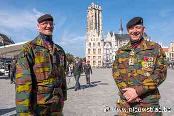 Kolonel Tom Laurent tijdens militaire parade aangesteld als nieuwe commandant van CC Land