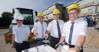 Viele gute Wünsche für das neue Stadtwerke-Gebäude | Lokale Nachrichten aus Detmold - Lippische Landes-Zeitung