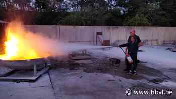 Onthaalouders van groepsopvang Mini Mensjes en De Kleine Artiestjes volgen brandblusopleiding bij PLOT - Het Belang van Limburg