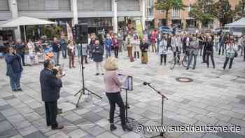 100 Starnberger demonstrieren gegen die AfD - Süddeutsche Zeitung