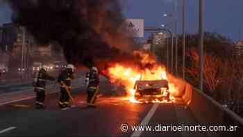 SE INCENDIÓ UN AUTO EN LA AUTOPISTA LA PLATA-BUENOS AIRES - Diario El Norte