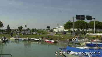 Barca di un turista coneglianese affonda nel Rio Interno a Caorle - La Tribuna di Treviso