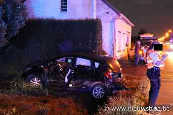 Twee wagens botsen op Brusselsesteenweg, vrouw gewond - Het Nieuwsblad