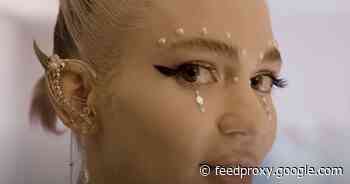 Grimes reveals what her son with Elon Musk calls her. It's not 'mama'     - CNET