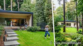 Hoe een villa uit de jaren 70 een nieuw leven kreeg: “Niet iedereen is weg van ons plafond, maar wij vinden het gezellig”