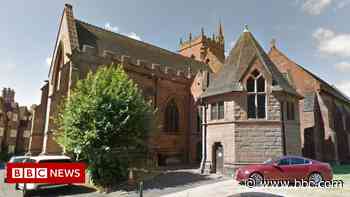 Town to hold memorial service for victims of coronavirus - BBC News