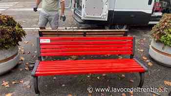 Ad Ala la panchina rossa contro la violenza sulle donne - la VOCE del TRENTINO