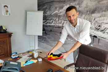 Burgemeester wisselt sjerp (even) voor soldatenkepie