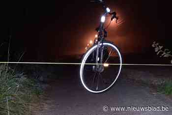 Onbekend individu spant touw op fietspad