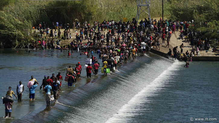 Texas DPS flies Fox News crew in its chopper over Del Rio migrant hotspot after federal government grounded channel’s drone