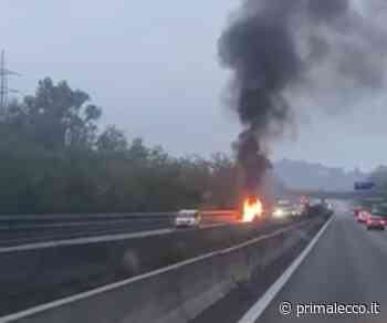Auto in fiamme, SS36 chiusa in direzione Lecco - Prima Lecco