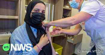 Vaccinatiebus rijdt voor het eerst uit in Ronse: "Tevreden met de opkomst" - VRT NWS