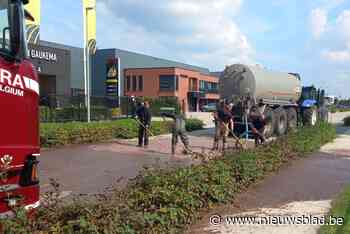 Brandweer ruimt slachtafval op: vijf kubieke meter maag- en darmvulling