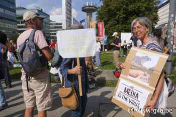 300 “vaccin-critici” betogen voor gebouwen VTM en VRT - Gazet van Antwerpen