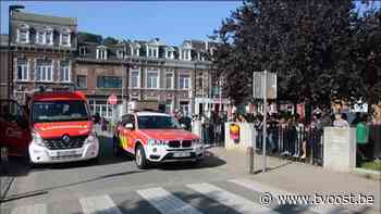 Brandweerpost Lokeren overhandigt cheque van 14.916,0 euro aan schooltje in Chaudfontaine - TV Oost