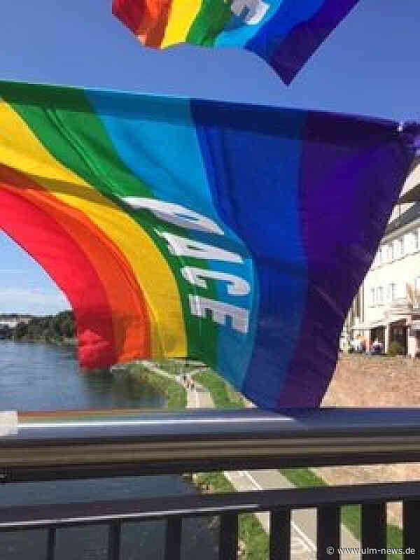 Grenzüberschreitende Menschenkette für Menschrechte