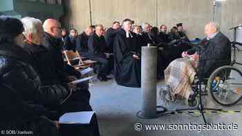 Der Holocaust-Überlebende Walter Joelsen (95) begrüßt ASF-Freiwillige in Dachau - Sonntagsblatt