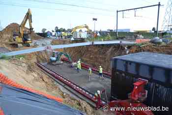 Infrabel schuift tunnelkoker van ruim 300 ton onder de sporen: “Dit wordt een heel stuk veiliger voor voetgangers en fietsers”
