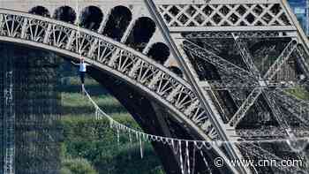 French slackliner crosses the Seine from the Eiffel Tower in breathtaking stunt