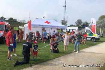 Brandweerpost zwaait deuren open