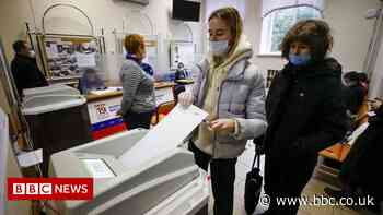 Russia election: Opposition complaints on final day of voting