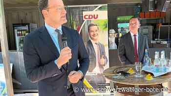 Begleitet von Impfgegner-Protest: CDU-Bundesgesundheitsminister Jens Spahn besucht Nagold