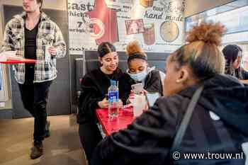 Even 'hot wings' halen bij de KFC zit er na 25 september niet meer in voor deze scholieren - Trouw