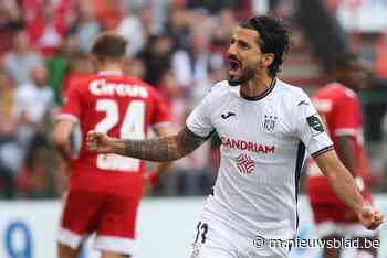 Lior Refaelov schenkt Anderlecht de zege in klassieker tegen Standard, dat wedstrijd met negen eindigt - Het Nieuwsblad