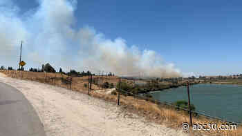 Crews battling 25-acre fire near Fresno's Woodward Park