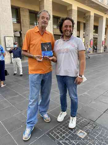 SOLO DONATO DI CAPUA, POTEVA SCRIVERE UNA BIOGRAFIA SU DONATO TELESCA “IN PIEDI” : LIBRO RICCO DI FORTI EMOZIONI - Cronache TV