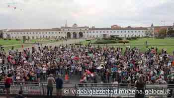 Modena. No Vax al Novi Sad, un'altra manifestazione contro vaccini e sanità - Gazzetta di Modena