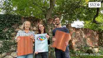 Aktion von M41 und Jugendmigrationsdienst: Für Interkulturelle Woche in Parchim werden Dachziegel bunt bemalt | svz.de - svz – Schweriner Volkszeitung