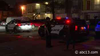 Teens open fire on couple, 3 shot at southeast Houston apartment complex, HPD says - KTRK-TV