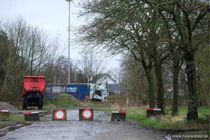 Politie getuige van drugsdeal: koeriers vluchten maar slaan doodlopende straat in