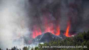 Thousands flee volcano in the Canaries - Armidale Express
