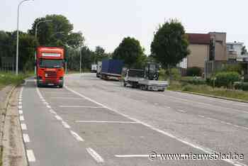 Deel van parkeerstrook voor vrachtwagens verdwijnt tot grote ergernis van truckchauffeurs die nu andere parkeerplek moeten zoeken - Het Nieuwsblad