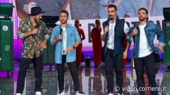 «Da Grande» su Rai1, Cattelan e Il Volo imitano gli One Direction - Corriere TV