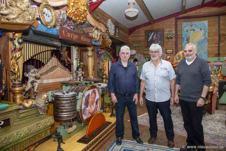 Kunstenaar Patrick stelt kleurrijke dansorgels tentoon