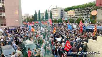 L'autunno caldo dei lavoratori Alitalia: contro esuberi e tagli è assedio ai vertici di Ita