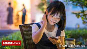 China: Children given daily time limit on Douyin - its version of TikTok