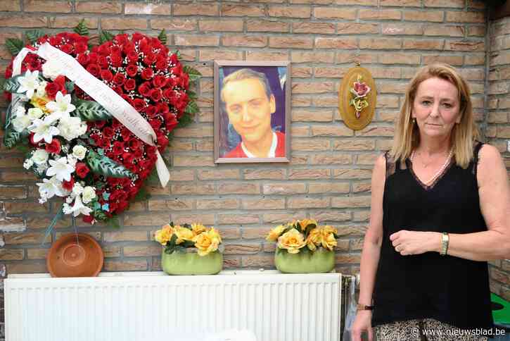 Ontroerend herdenkingsmoment voor vijf jaar geleden verdronken Didier (25): “Hoop op gerechtigheid leeft nog”