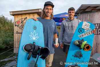 Wakeboarden by night op Linkeroever: “We zijn één grote vriendengroep”