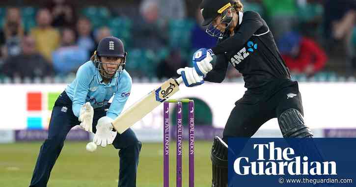 Maddy Green keeps New Zealand in series after England top order falters